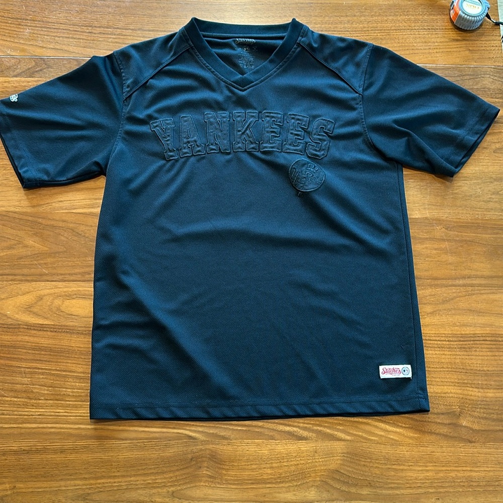 Yankees v neck jersey